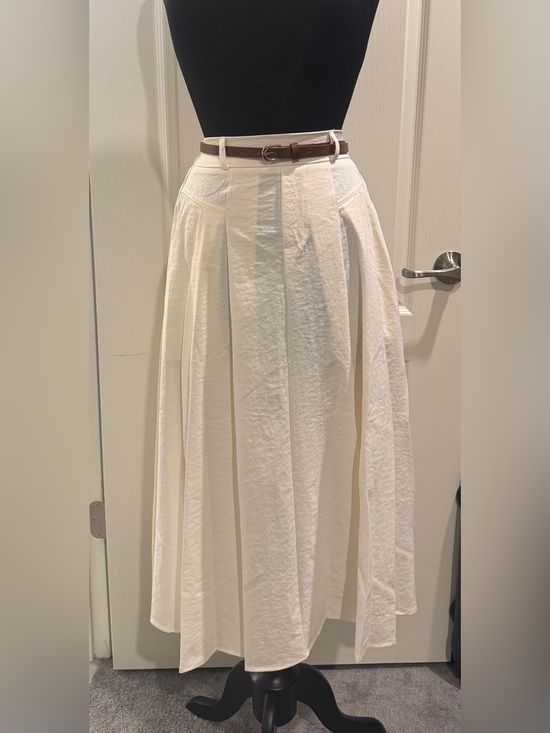 Dresses & Skirts - Women's Ivory Pleated Maxi Skirt with belt, 2 side pockets.